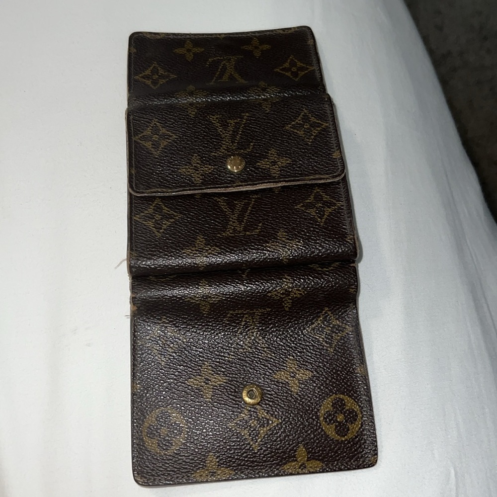 Small Lv Wallet - image 3